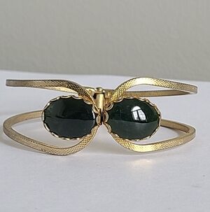 Vintage Gold Tone Green Jade Cabochon Fancy Hinged Clamper Bangle Bracelet